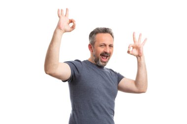 Mutlu adam iyi jest yapıyor