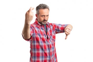 Kötü şans getiren ve jestlerden hoşlanmayan adam