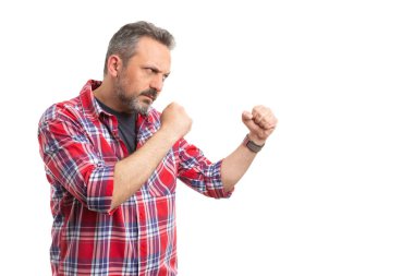 Adam copyspace ile savaşmaya hazırlanıyor