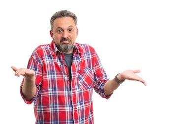 Adam karışık ifade ve jest yapma