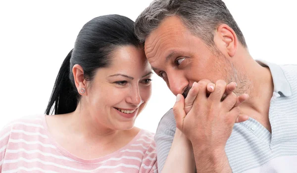 Fechar-se de homem beijando mão mulher — Fotografia de Stock