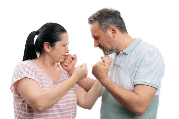 Mann und Frau halten Fäuste in die Höhe — Stockfoto