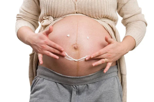 Close Mulher Grávida Desenhando Rosto Sorridente Com Creme Barriga Isolado — Fotografia de Stock