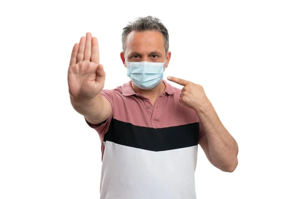 Muž Ukazuje Stop Gesto Při Ponting Lékařskou Masku Jako Prevence — Stock fotografie