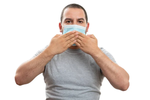 Vuxen Man Som Täcker Munnen Med Händerna Medan Bär Engångs — Stockfoto