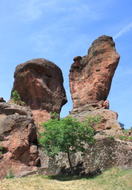 Belogradchik rock heykeller, Bulgaristan Belogradchik şehir yakınında, taşlar. İnsanlar, hayvanlar, kaleler, piramitler veya nesneye benzeyen rock rakamlar grupları içerdikleri.