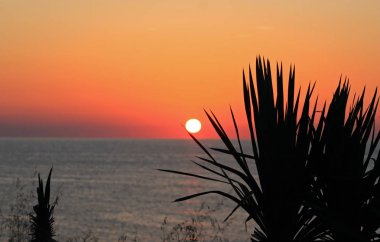 Bulgaristan'ın Karadeniz sahil üzerinde romantik gündoğumu