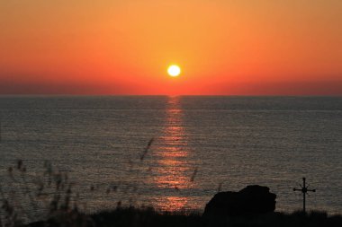 Bulgaristan'ın Karadeniz sahil üzerinde romantik gündoğumu