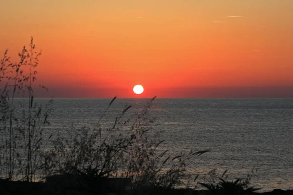 Bulgaristan'ın Karadeniz sahil üzerinde romantik gündoğumu