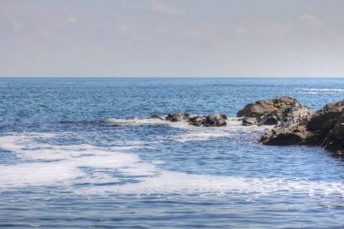 Bulgar Karadeniz kıyısından gelen deniz manzara 