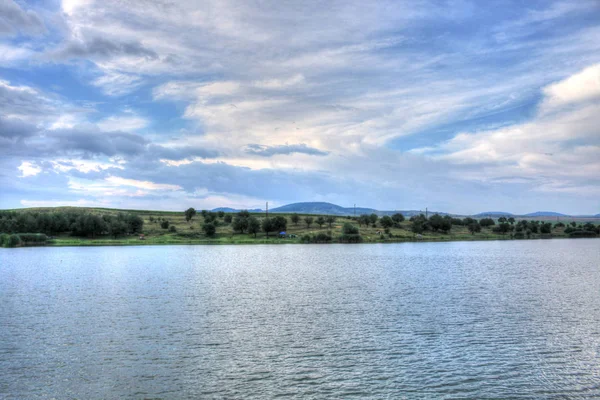 Zomer Landschap Met Een Schilderachtige Meer Ergens Bulgaarse Platteland — Stockfoto