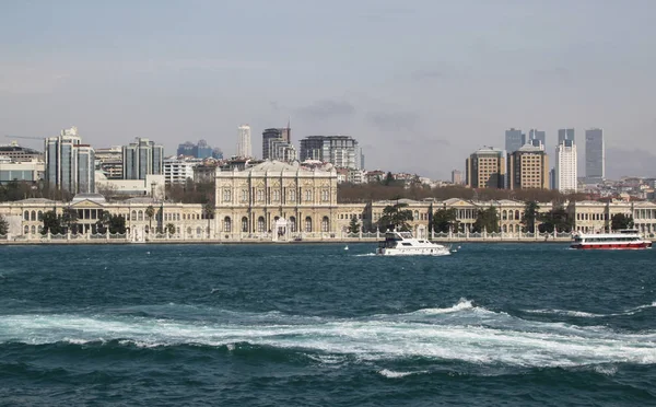 İstanbul'un pitoresk kasabasının Genel görünümü Boğaziçi'nden alındı 