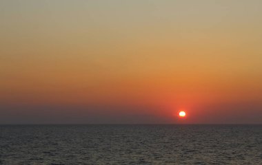 Ege Denizi üzerinde renkli gün batımı