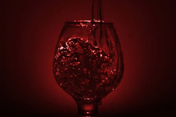 Flash ile ruhun konyak ve akışı jet için cam bar ile tasarımcılar için soyut kompozisyon kıvılcım