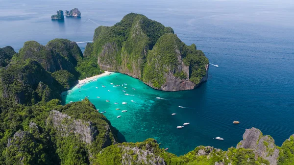 İkonik tropikal Maya Bay Phi Phi Islands, Tayland havadan görünümü