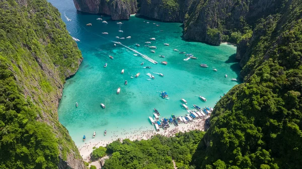 İkonik tropikal Maya Bay Phi Phi Islands, Tayland havadan görünümü