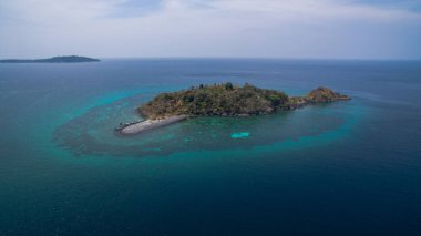 Koh Hin Ngam (Hin Ngam Adası), Lipe Adası, Tarutao Ulusal Deniz Parkı, Satun Eyaleti, Tayland 'ın Güney kesiminde havadan görünüm