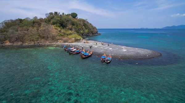 Koh Hin Ngam (Hin Ngam Adası), Lipe Adası, Tarutao Ulusal Deniz Parkı, Satun Eyaleti, Tayland 'ın Güney kesiminde havadan görünüm