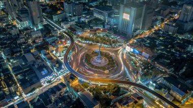 Bangkok gece zaman Zafer Anıtı havadan görünümü, Tayland