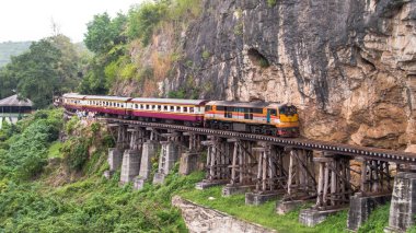 Mağara Krasae, Kanchanaburi, Tayland 'da havadan görünüm ölüm demiryolu