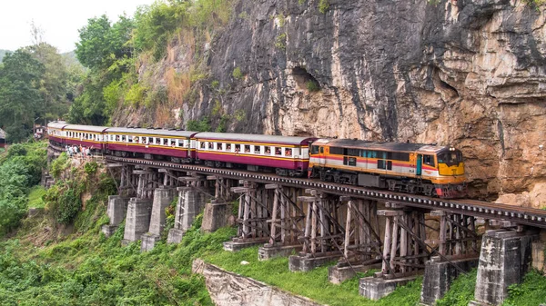 Mağara Krasae, Kanchanaburi, Tayland 'da havadan görünüm ölüm demiryolu