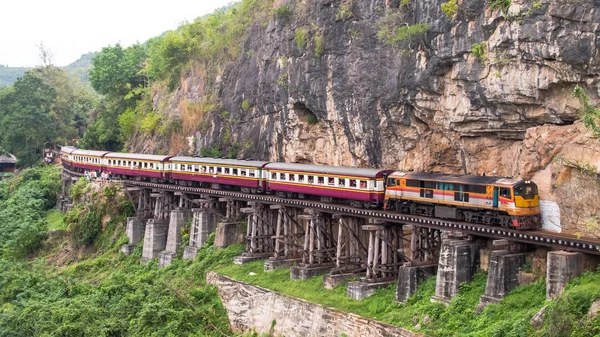 Mağara Krasae, Kanchanaburi, Tayland 'da havadan görünüm ölüm demiryolu