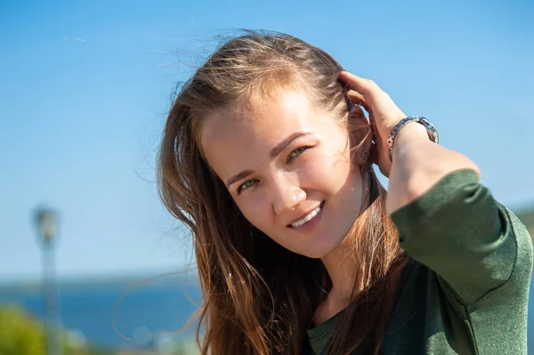 Portret Van Een Mooi Meisje Met Andere Ogen — Stockfoto