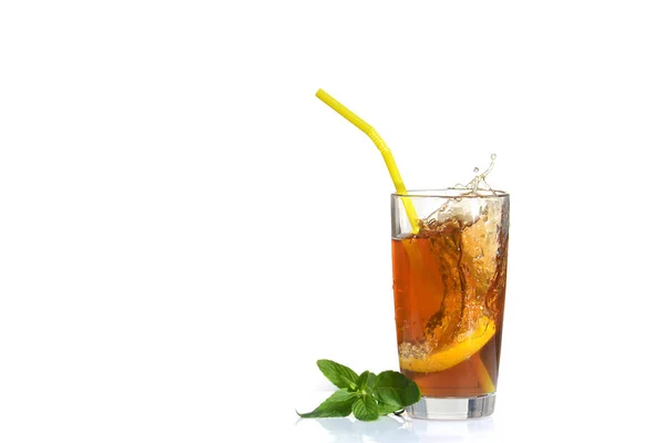 Spritzt Von Einer Zitronenscheibe Den Eistee — Stockfoto