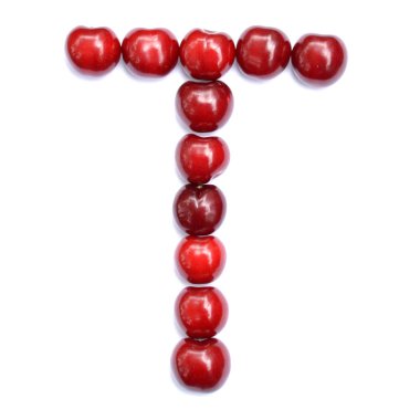 Kiraz ile alfabesinde bir harf oluşturmak için yapılan T harfi. Berry harfler beyaz bir arka plan üzerinde.