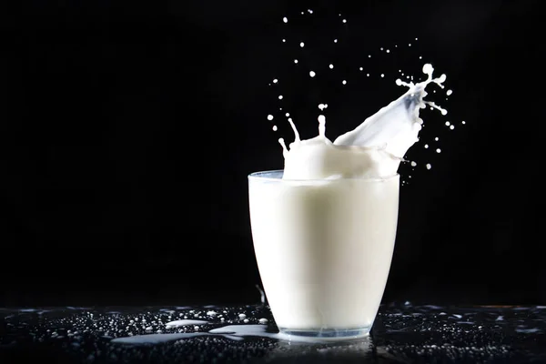 Abundant Milk Splashes Glass Transparent Glass Flying All Directions Falling — Stock Photo, Image