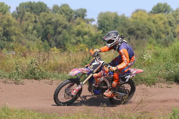 Racer Motorcycle Riding Dirt Track Close Active Extreme Rest — Stock Photo, Image