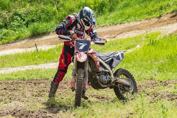 Motocross Motorcyclist Prepares Continue Race Slight Fall Close Active Extreme — Stock Photo, Image