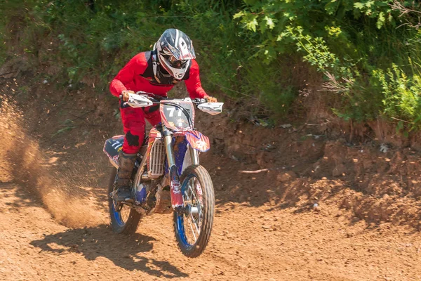 Motocross Motorbiciklista Rohan Mentén Földúton Por Legyek Kerekek Extrém Aktív — Stock Fotó