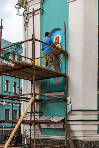 Kyiv Ukraine August 2020 Unidentified Muralist Repair Painting Wall Orthodox — Stock Photo, Image