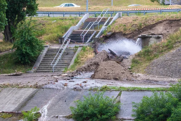 System Kanalizacji Awaryjnej Brak Zaopatrzenia Wodę Przełom Systemie Wodociągowym Fontanna — Zdjęcie stockowe