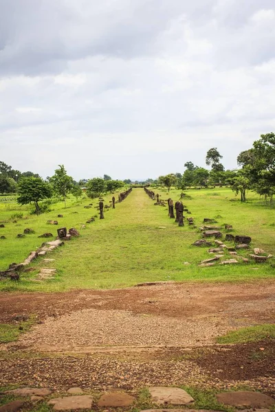 Wat Phu bir Dünya Mirası Alanı, Laos en eski tarihi yerlerinden biri bir Hindu tapınağı.