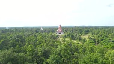 Bu görüntü Luang Pu Man Phurithatto gibi olanlar Budizm'e inanıyor. Saygı göstermek için geldi