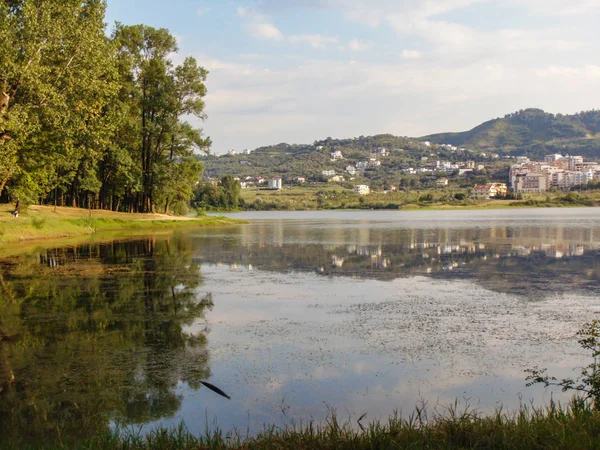 Umělé Jezero Tiraně Nachází Velkém Parku Tirana Nachází Jižní Části — Stock fotografie