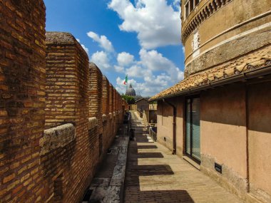 Roma, İtalya - Eylül 2018, Aziz Melek Şatosu, Roma İmparatoru Hadrian 'ın mozolesi. 