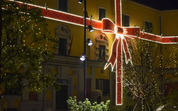 Decoraties Voor Feestdagen Tirana Albanië Overheidsgebouwen — Stockfoto