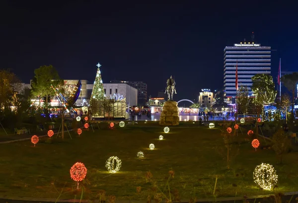 Novembre 2018 Tirana Albania Decorazioni Festività Natalizie Capodanno Piazza Skanderbeg — Foto Stock