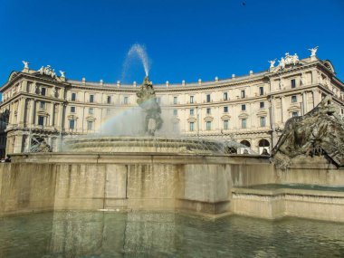 Rome, İtalya - Eylül 2018: Piazza della Repubblica üzerinde Naiads Çeşmesi. 