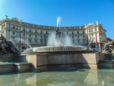 Rome, İtalya - Eylül 2018: Piazza della Repubblica üzerinde Naiads Çeşmesi. 