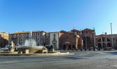 Rome, İtalya - Eylül 2018: Piazza della Repubblica üzerinde Naiads Çeşmesi. 