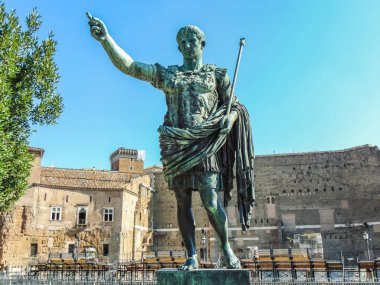 Rome, İtalya - Eylül 2018: Heykel Roman Emperor Augustus, Via dei Fori Imperiali. 