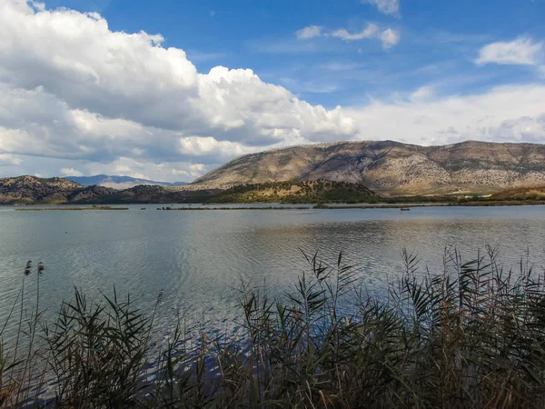 Kilátás a Butrint-tóra — Stock Fotó