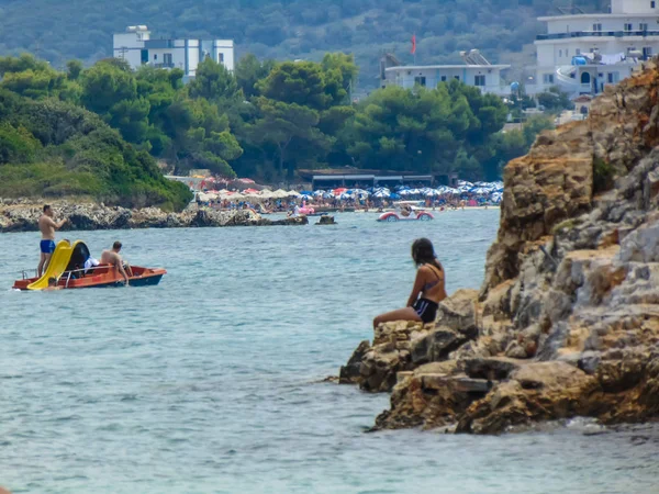 Vista da costa rochosa de Três ilha praia . — Fotografia de Stock