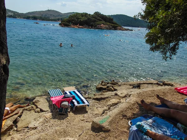 Vista da costa rochosa de Três ilha praia . — Fotografia de Stock