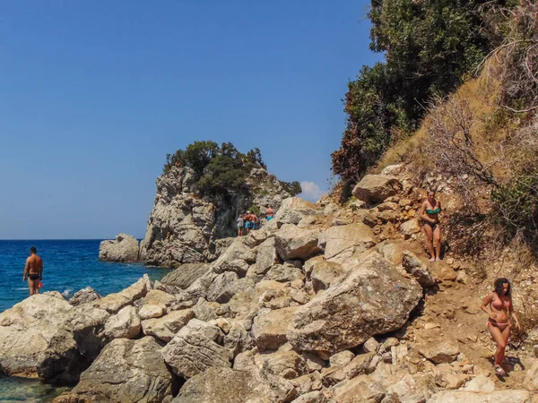 Costas rochosas de praias de Ksamil . — Fotografia de Stock