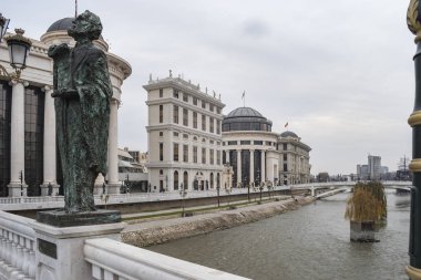 Medeniyetler Köprüsü'nden Vardar Nehri Manzarası.